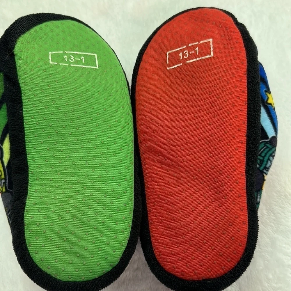 SG Footwear 2021 Nintendo Boys Super Mario Slippers Preowned Youth 13-1